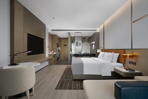 Dobbeltrom – basic, byutsikt | Skrivebord, skrivebord for bærbar PC og wi-fi (inkludert)