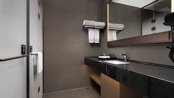Basic Twin Room, City View | Bathroom
