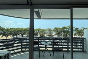 Grand Room, 1 King Bed, Balcony, Sea View | In-room safe, desk, blackout curtains, free WiFi - VS Beachfront (Pattaya)