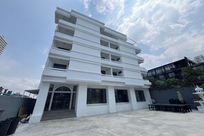 Front of property - VS Beachfront (Pattaya)