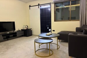 Superior Deluxe Seaview and Balcony | In-room safe, desk, blackout curtains, free WiFi - VS Beachfront (Pattaya)