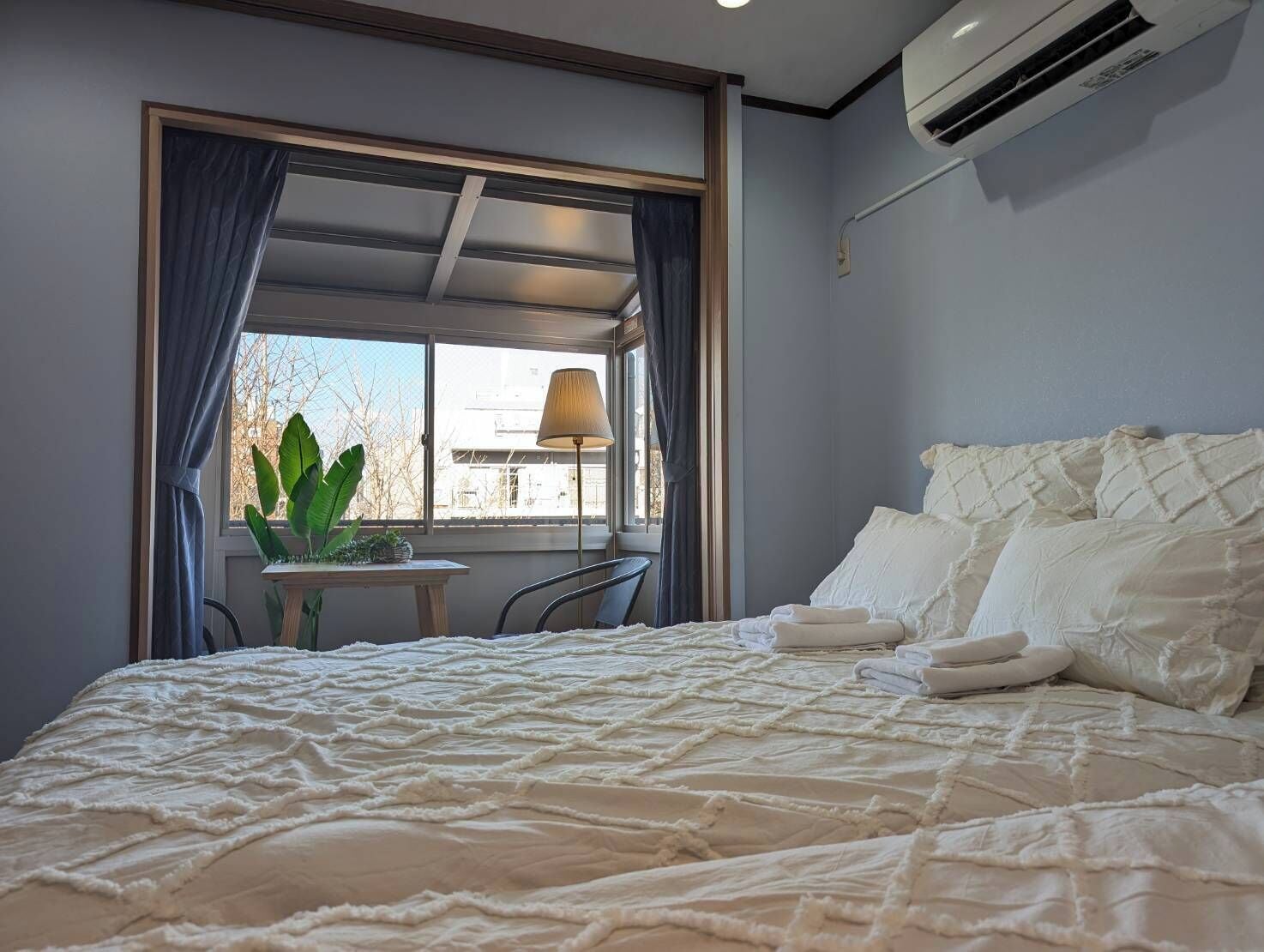 ベーシック トリプルルーム 禁煙 シティビュー | デスク、ノートパソコン用作業スペース、遮光カーテン、アイロン / アイロン台