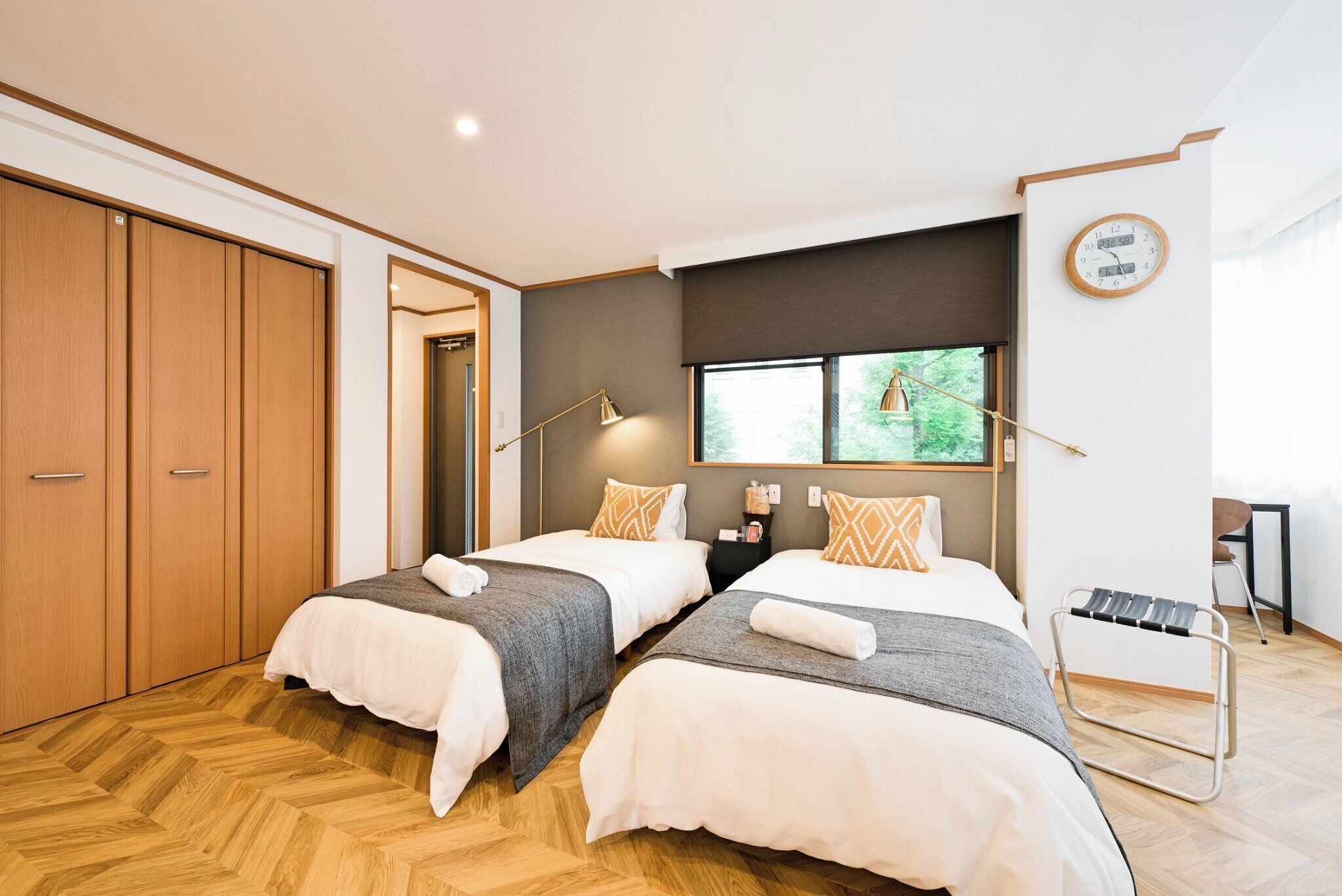 ベーシック 4 人部屋 禁煙 シティビュー | デスク、ノートパソコン用作業スペース、遮光カーテン、アイロン / アイロン台