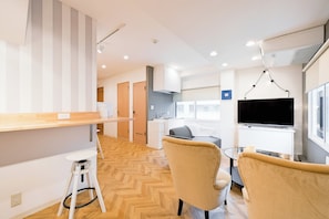 Apartment, 2 Bedrooms, Non Smoking | Living area | 32-inch LED TV with cable channels - Hostel Lund I - Oimachi (Shinagawa-Ku)