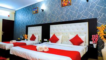Family Room | Desk, free WiFi, bed sheets, wheelchair access