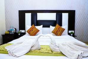 Superior Room | Desk, free WiFi, bed sheets, wheelchair access