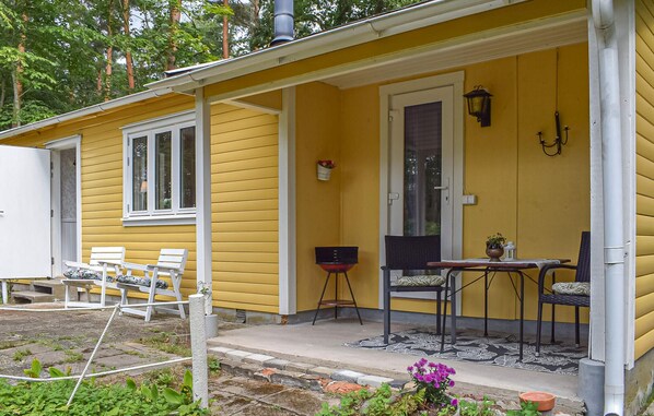 Outdoor dining - 1 bedroom cozy home in Blentarp (Blentarp)