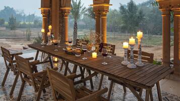 Desk, laptop workspace, free WiFi