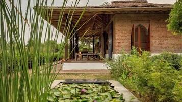 Desk, laptop workspace, free WiFi