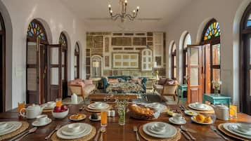 Villa, 5 habitaciones, no fumadores, vistas al jardín | Escritorio, espacio para trabajar con un portátil, wifi gratis