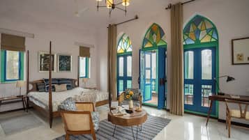 Villa, 5 habitaciones, no fumadores, vistas al jardín | Escritorio, espacio para trabajar con un portátil, wifi gratis