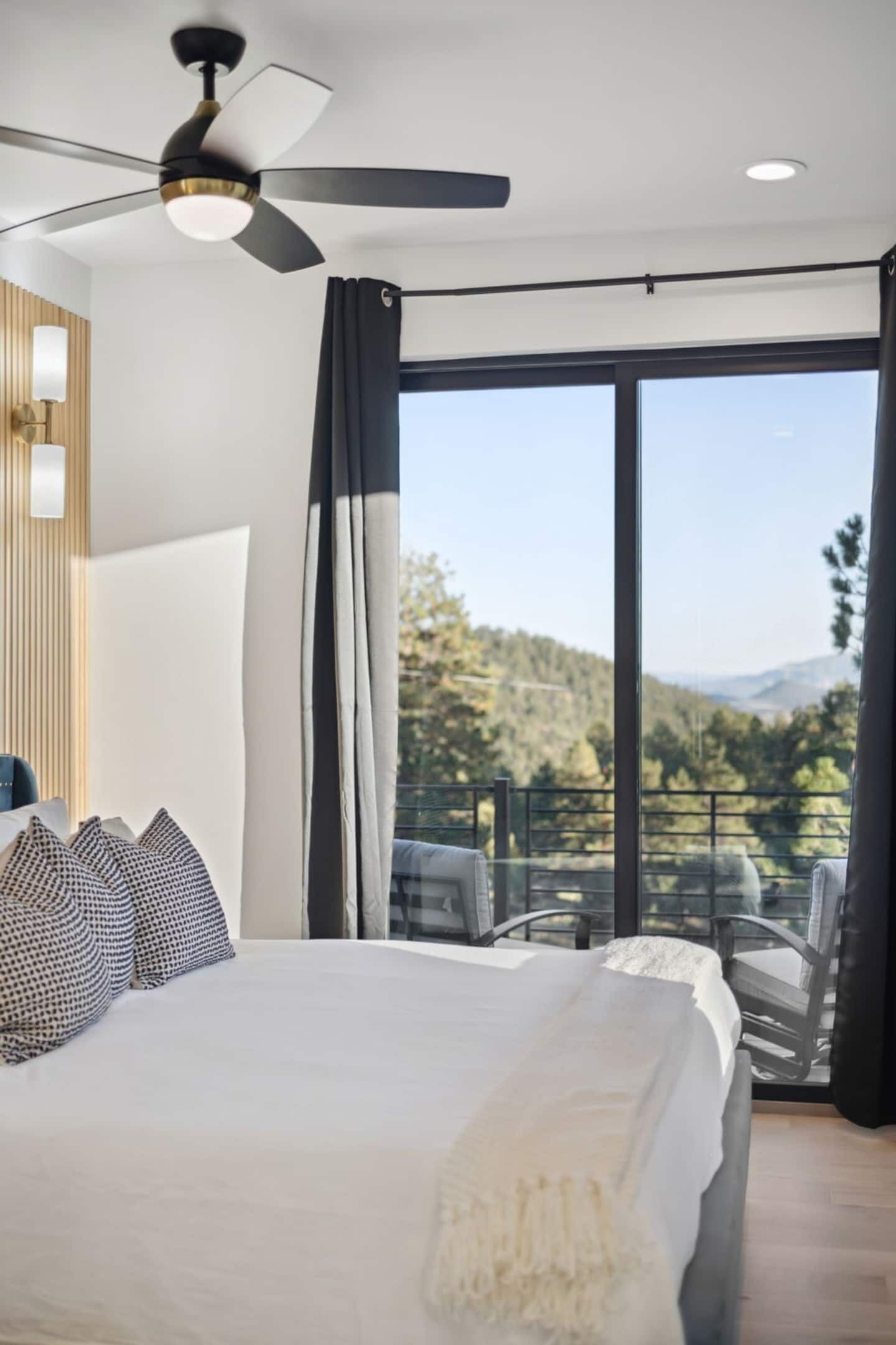 3 bedrooms, desk, iron/ironing board, travel cot