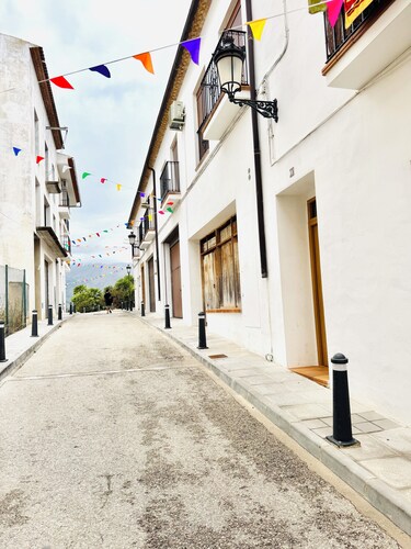 Sunset in Guadalest (your perfect getaway)