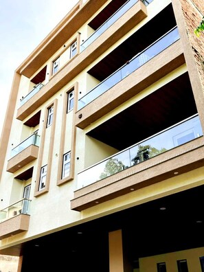 Exterior detail - Pink City Hub - 2BHK - Balcony Wi-Fi 201 (Jaipur)