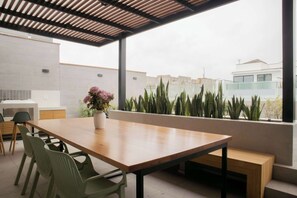 Outdoor dining - w* | Charming 2BR Near Malecón in Miraflores (Miraflores)
