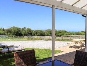 Outdoor dining - Atlantic View (Bude)