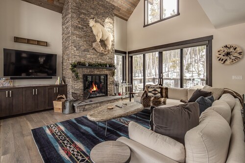 Ski-in/Ski-out Cabin with Hot Tub, Fireplace, Heated Garage, and Grill!