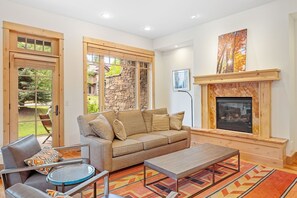 Télévision, cheminée