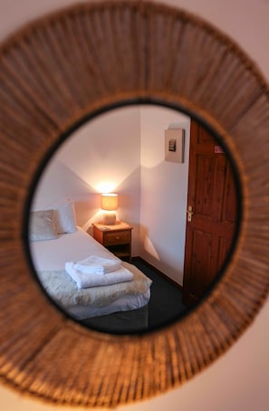 4 bedrooms, iron/ironing board, internet, bed sheets