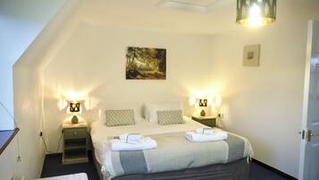 4 chambres, fer et planche à repasser, Wi-Fi gratuit, draps fournis