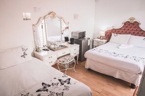 8 bedrooms, iron/ironing board, WiFi, bed sheets