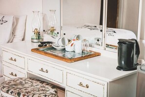 Interior - We are a modern,upmarket,spacious,AA Recommended. 3 star accommodation. (Komani)