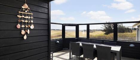 تناول الطعام بالخارج