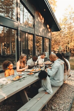 تناول الطعام بالخارج