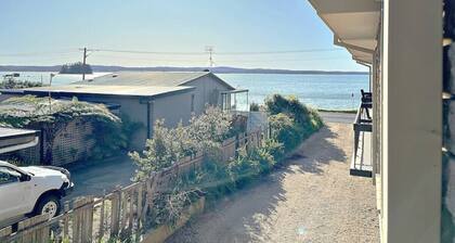 Manhattan - Stylish 1BR Beachfront on Casey’s