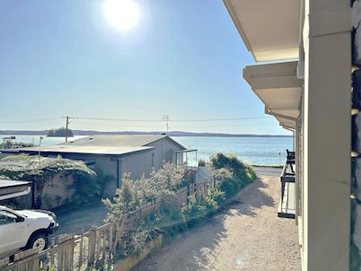 Manhattan - Stylish 1BR Beachfront on Casey’s
