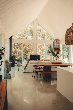 Fernseher, Kamin, Arbeitsbereiche