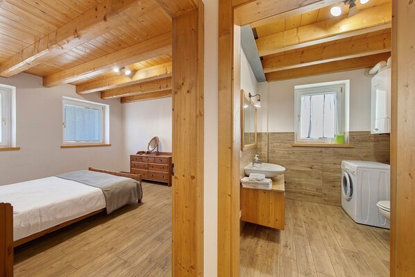 1 bedroom, bed sheets