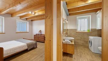 1 bedroom, bed sheets