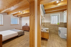 1 bedroom, bed sheets