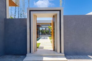 Property entrance - Villa Linaria by Pertama Management (Ungasan)