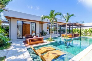 Outdoor pool - Villa Linaria by Pertama Management (Ungasan)