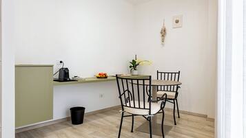 40 inci sebuah televisyen pintar dengan digital