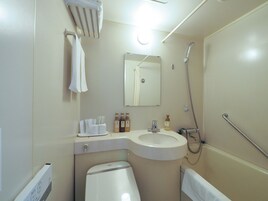 Quarto casal conforto, para não fumantes | Banheiro | Chuveiro/banheira combinados, secador de cabelo, toalhas de banho 