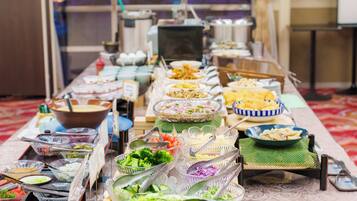 Daily buffet breakfast (JPY 1200 per person)