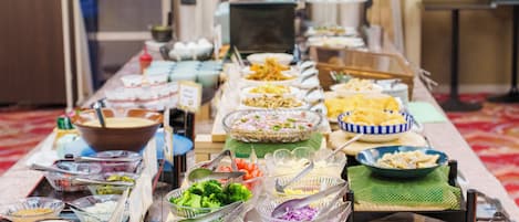 Daily buffet breakfast (JPY 1200 per person)