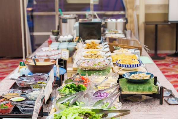Daily buffet breakfast (JPY 1200 per person)
