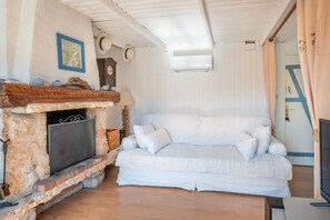 TV, caminetto, tavolo da ping pong