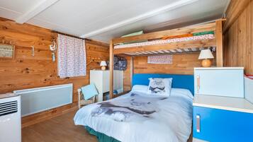 3 slaapkamers, een strijkplank/strijkijzer, wifi, beddengoed