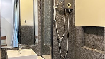 Regular Room 25 sqm. | Baño