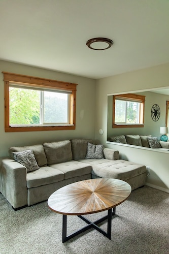 Driftwood Dreams- 3 BR in the heart of Homer