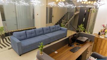 Lobby lounge