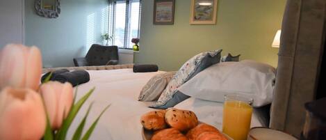 Iron/ironing board, WiFi, bed sheets