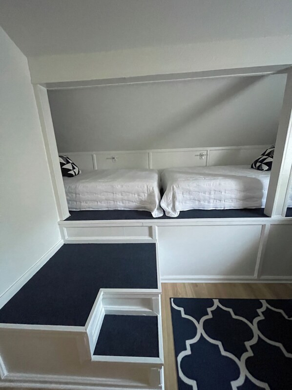 2 habitaciones, tabla de planchar con plancha, wifi y ropa de cama