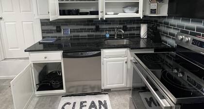 2 Bdrm 2 Ba Gem, Where Comfort Meets Convenience
Sports, Fun, Eats & Campus Life