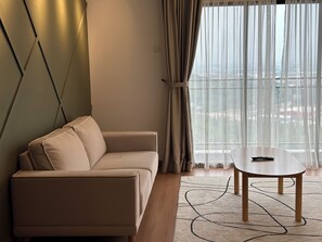 Leilighet, 2 soverom | Oppholdsområde | Flatskjerm-TV